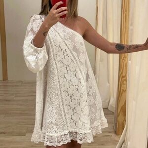 FARM Rio Elegant White Lace One-Shoulder Dress
